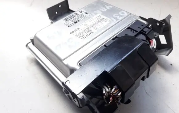 Toyota Yaris Engine control unit/module 0281010563