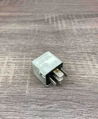 BMW 5 E39 Other relay 1729004 V23134C52X90
