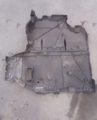 Toyota Prius (XW30) Front bumper skid plate/under tray 
