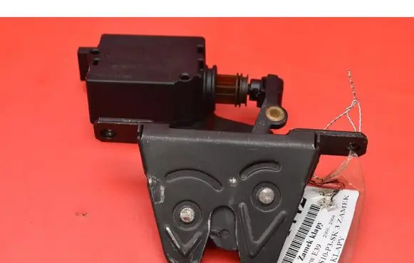 BMW 5 E39 Tailgate/trunk/boot lock/catch/latch 8236897