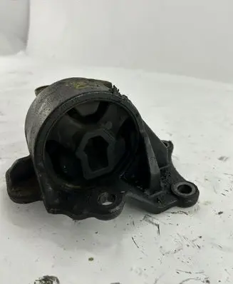 Hyundai Santa Fe Engine mount bracket 218322B200