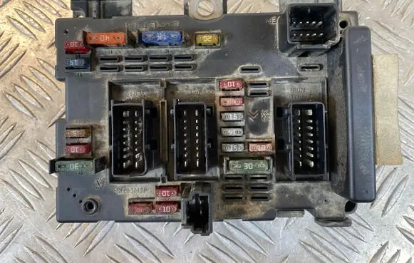 Peugeot 307 Fuse module 9650664180 40542961