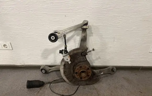 Mercedes-Benz C W205 Front wheel hub spindle knuckle A2053325300 a20553