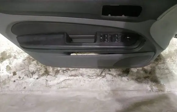 Ford Focus Front door card panel trim