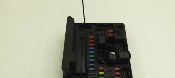 Nissan Qashqai+2 Fuse module 284B7JD00B