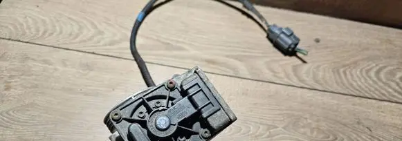 Volvo S80 Throttle body valve 8644346 AH0002030M 01W061403