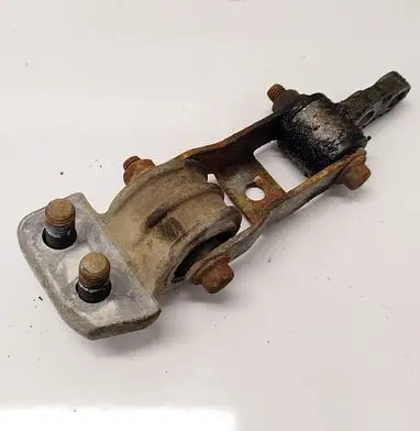 Volvo V70 Engine mount bracket 