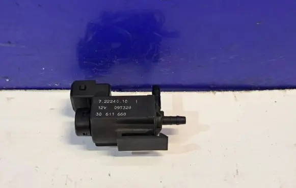 Engine mount vacuum valve