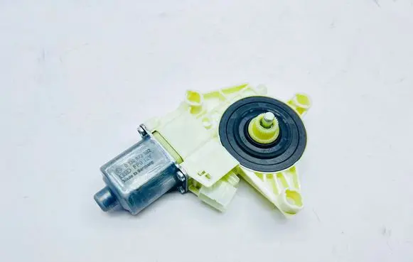 Mercedes-Benz C W204 Front door window regulator motor A2048200242 971218100