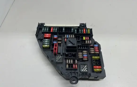 BMW 5 F10 F11 Fuse module 9264923 04738927 417033452