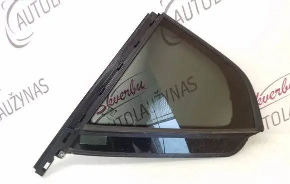 Volvo XC40 Rear vent window glass 32244805