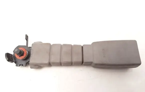 Front seatbelt buckle