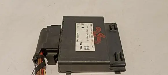 Audi A5 8T 8F Voltage converter/converter module 8K0959663
