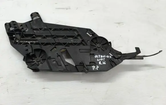 Skoda Octavia Mk2 (1Z) Headlight/headlamp mounting bracket 