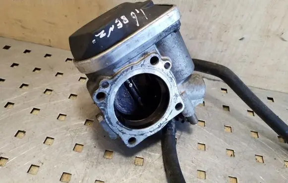 Volkswagen Touran I Throttle valve A2053042125 06A133062AB