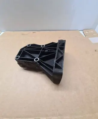 BMW 5 E60 E61 A/C compressor mount bracket 7792202 4011810