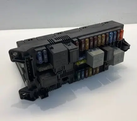 Mercedes-Benz E W211 Fuse module 2115453901 A2115453901
