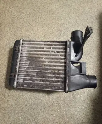 BMW 5 E39 Intercooler radiator 2246031