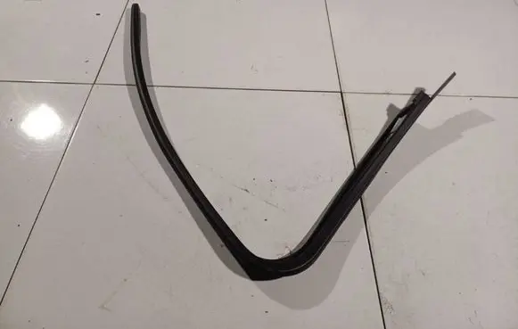 Ford Focus C-MAX Front door glass trim molding 3M51R201A19AC 3M51-R201A19-AC