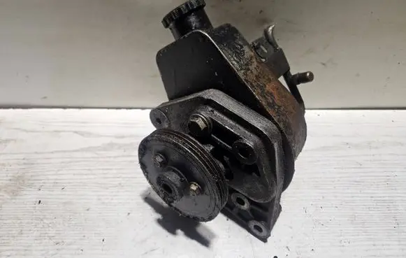 Renault Clio I Power steering pump 7700599543 26019675