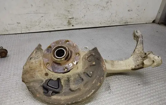 Front wheel hub spindle knuckle