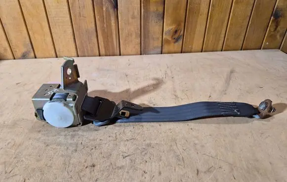 Mazda 323 Rear seatbelt 5356201147