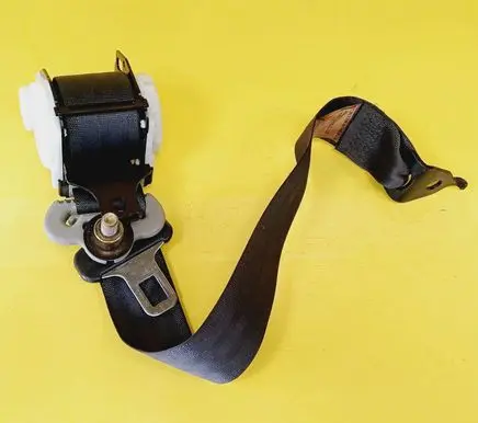 Rear seatbelt