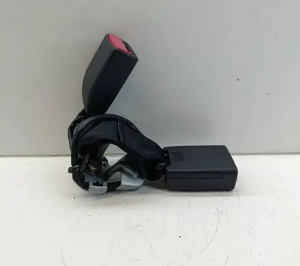 Mazda 3 III Middle seatbelt buckle (rear) 