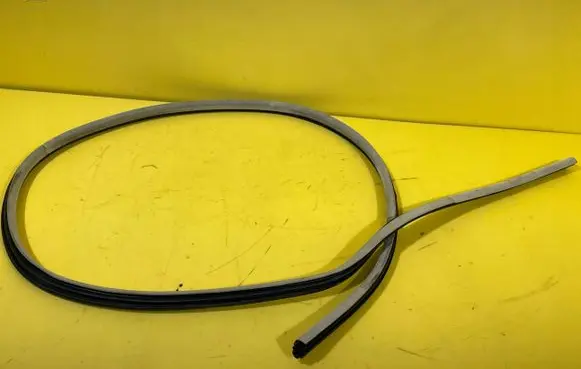 Chrysler 300 - 300C Rubber seal loading door 