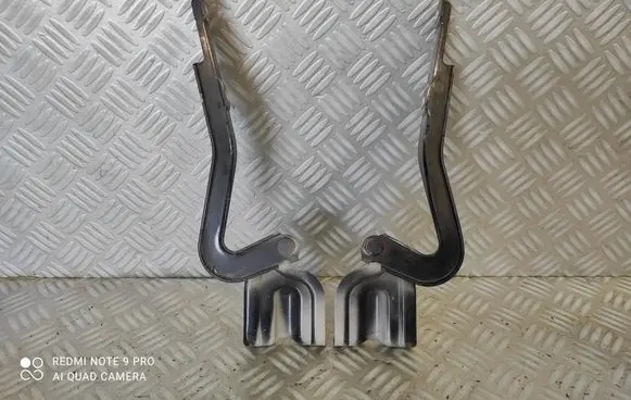 Engine bonnet/hood hinges