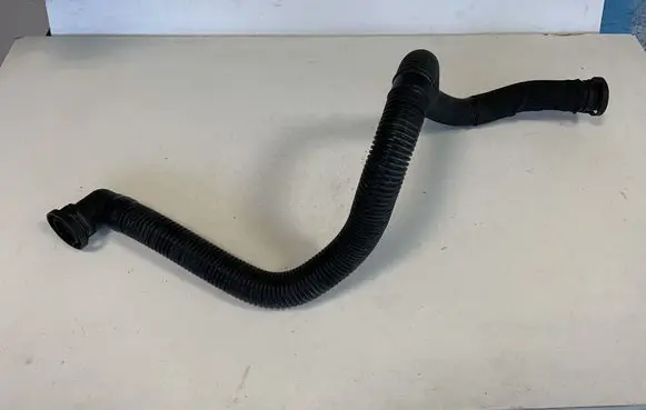 Audi Q5 SQ5 Breather hose/pipe 8R0133817