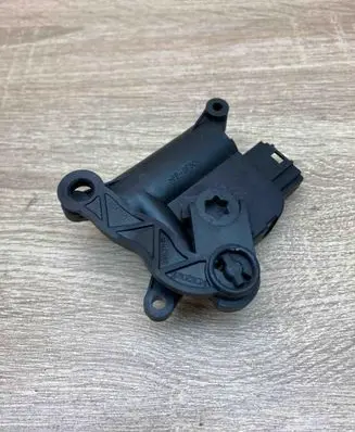 Audi A3 S3 8P Air flap motor/actuator 1K0820915 1K0907511B
