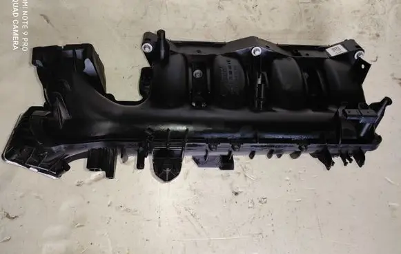 Mercedes-Benz B W246 W242 Intake manifold A2700900737