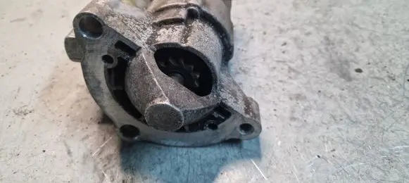 Peugeot 607 Starter motor M000T85381