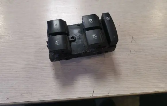Opel Zafira C Electric window control switch 13305009