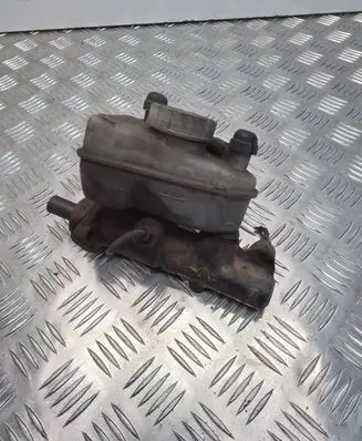 Master brake cylinder
