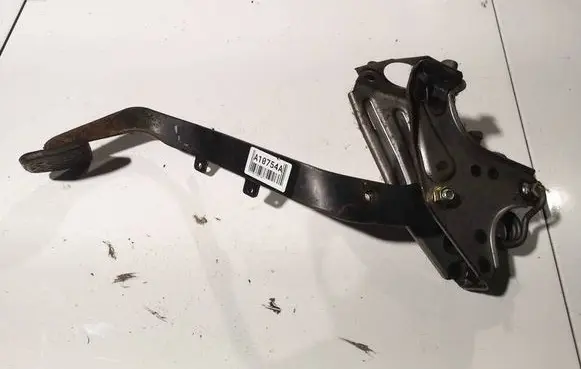 Toyota Corolla Verso E121 Clutch pedal 