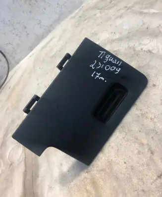 Volkswagen Tiguan Glove box 5NB857919