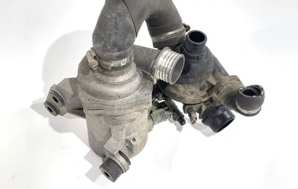 BMW 1 E81 E87 Oil filter mounting bracket 70285320
