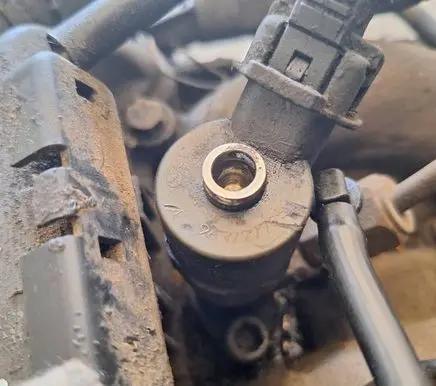 Peugeot 807 Fuel injector 0445110057