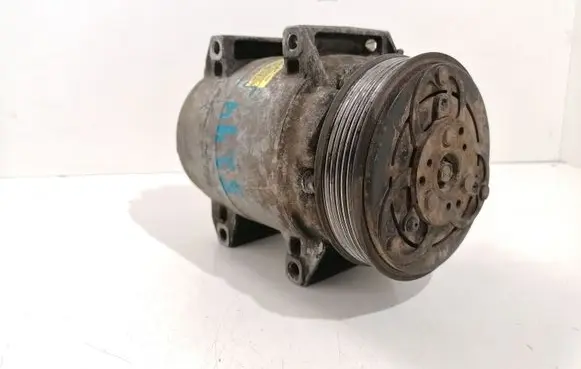 Volvo V70 Air conditioning (A/C) compressor (pump) 8708581
