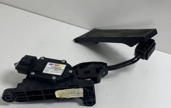 KIA Sportage Accelerator throttle pedal 327002S900