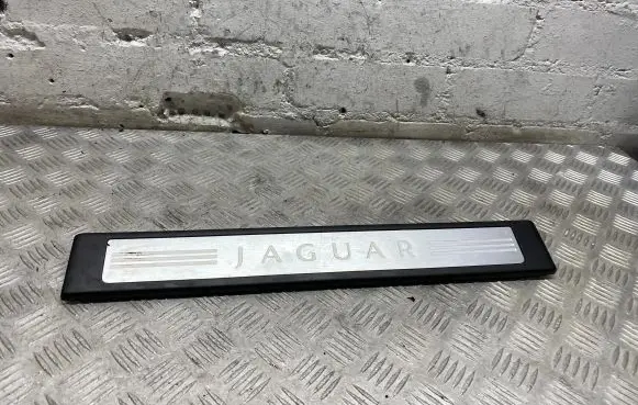 Front sill trim cover