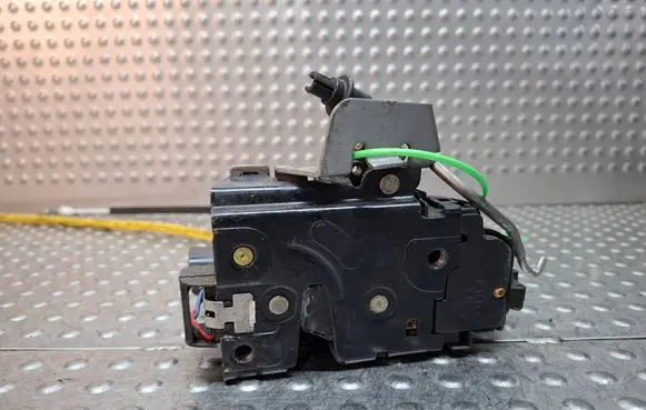 Audi A6 S6 C5 4B Rear door lock S27705014 4B0839015G