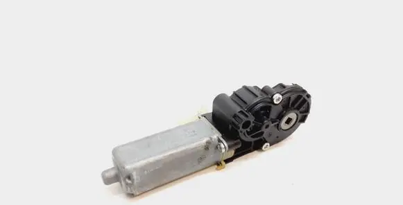 Volvo XC90 Seat adjustment motor 0390203246