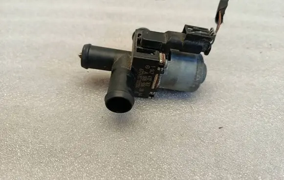 Mercedes-Benz GLE (W166 - C292) Webasto circulation pump for autonomous heater 1147412163 67748C160204 A0005062864