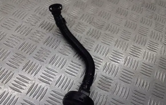 Volkswagen Polo IV 9N3 Breather hose/pipe 03E103765C