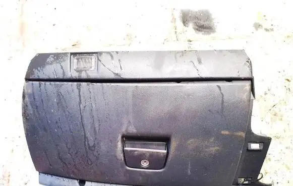 Volvo V50 Glove box 8626141