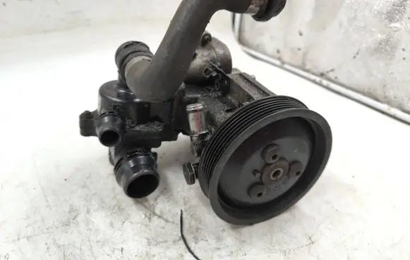 BMW 1 E81 E87 Power steering pump 8675955109 7551570