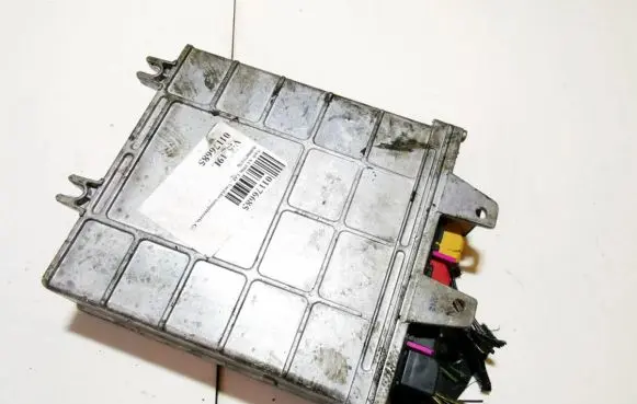 Audi A4 S4 B5 8D Engine control unit/module 8d0907557b 0261203554